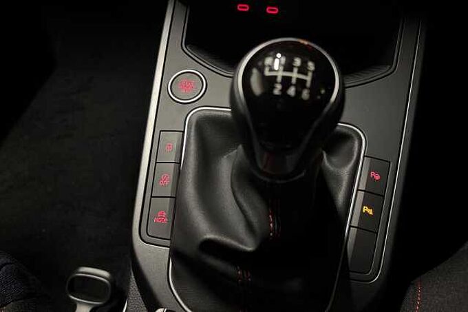 SEAT Arona 1.0 TSI 115 FR Black Edition 5dr *Delivery Miles*